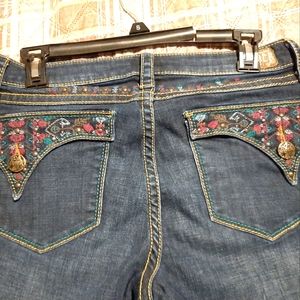 Wrangler Rock 47 Embroidered Jeans Size 29 or 7/8